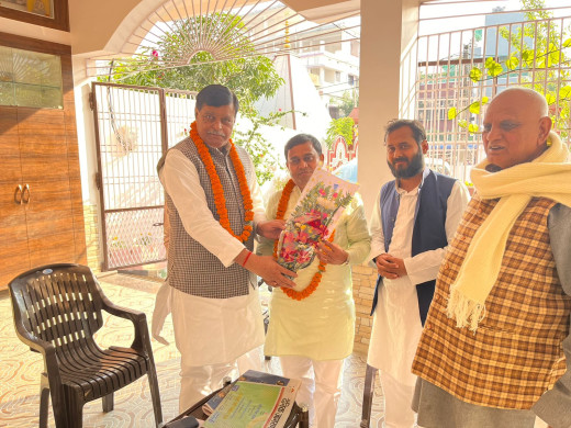 तिरहुत स्नातक निर्वाचन क्षेत्र से नवनिर्वाचित एमएलसी बंशीधर बृजवासी ने एमएलसी डॉ. संजय कुमार सिंह से मुलाकात कर लिया आशीर्वाद 