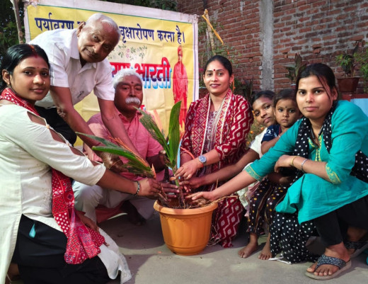 चैत्र नवरात्र और राष्ट्रीय समुद्री दिवस पर पर्यावरण भारती द्वारा नारियल के पौधों का रोपण