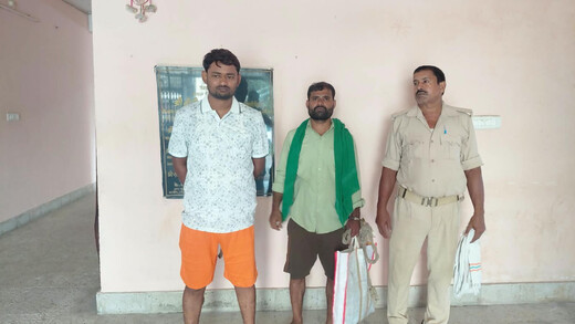 मद्य निषेध थाना की छापेमारी में शराब के साथ एक गिरफ्तार, दूसरा सेवन करते पकड़ाया