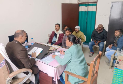 अनुमंडल पदाधिकारी ने किया मधुबन अंचल कार्यालय का निरीक्षण