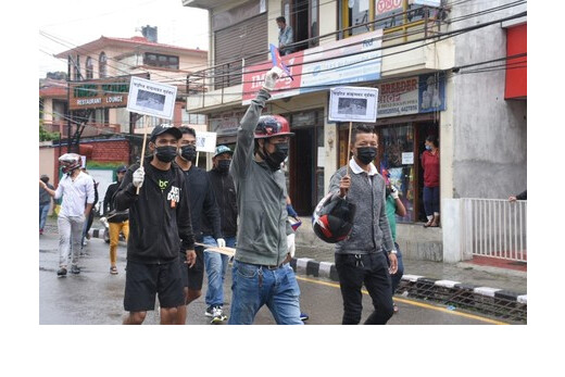 नेपाल : सोशल मीडिया बैन बना जनविद्रोह, 19 की मौत के बाद ओली के इस्तीफे की मांग
