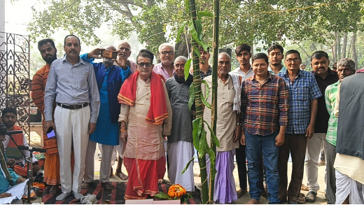 श्री श्री 1008 विष्णु महायज्ञ को लेकर खैरा गांव में ध्वज स्थापित
