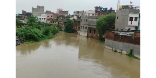 नेपाल की पहाड़ी नदियां उफान पर, रक्सौल के मुहल्लों में घुसा सरिसवा नदी का पानी