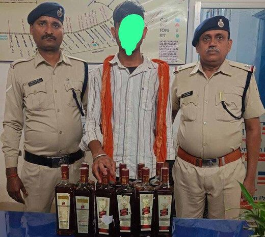 ऑपरेशन सतर्क के तहत शराब तस्कर गिरफ्तार, 11 बोतल विदेशी शराब बरामद