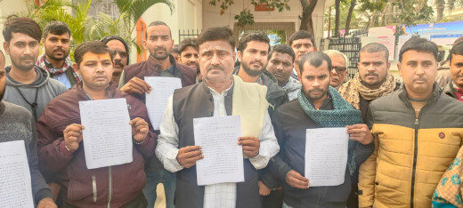 कांटी थर्मल पावर के मजदूरों के समस्यायों को लेकर अजीत कुमार ने जिलाधिकारी को सौंपा ज्ञापन
