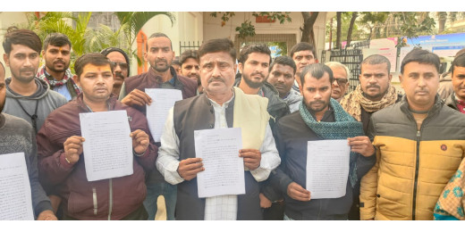 कांटी थर्मल पावर के मजदूरों के समस्यायों को लेकर अजीत कुमार ने जिलाधिकारी को सौंपा ज्ञापन