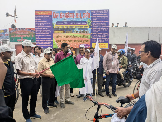 जिलाधिकारी ने जिला खेल महोत्सव के तहत जागरूकता रैली को हरी झंडी दिखाकर किया रवाना