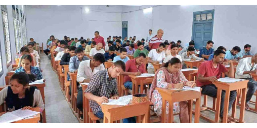 लंगट सिंह कॉलेज में बीएलआईएस प्रवेश परीक्षा आयोजित, 50 सीटों के लिए 190 ने दी परीक्षा
