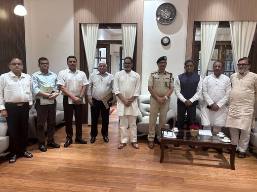 प्रशांत किशोर ने मुख्य सचिव से की मुलाकात, पटना की बुनियादी समस्याओं पर हुई चर्चा