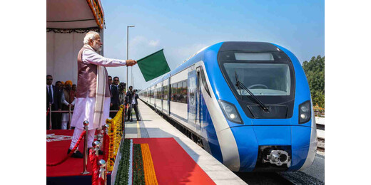 जींद से दौड़ी देश की पहली हाइड्रोजन ट्रेन, पीएम मोदी ने दिखाई हरी झंडी