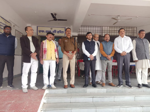 सिकंदरपुर स्थित वेयरहाउस का अधिकारीयों द्वारा किया गया मासिक निरीक्षण 
