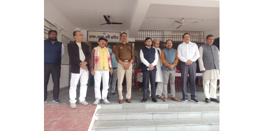 सिकंदरपुर स्थित वेयरहाउस का अधिकारीयों द्वारा किया गया मासिक निरीक्षण
