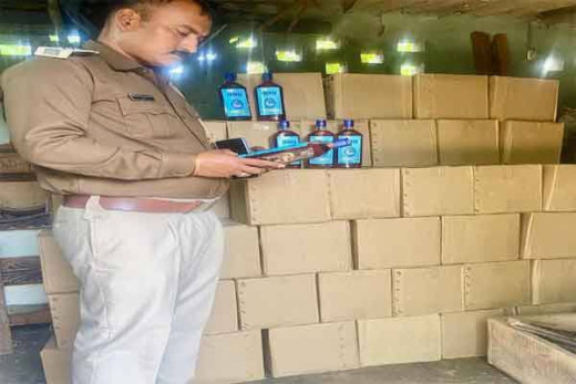  अनगड़ा में अवैध शराब फैक्ट्री का भंडाफोड़, भारी मात्रा में नकली शराब जब्त