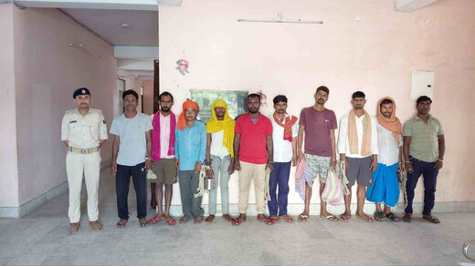 मद्य निषेध विभाग की छापेमारी में 10 गिरफ्तार, अवैध शराब भी बरामद