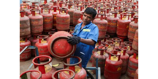 एलपीजी रिफिल बुकिंग के नियमों में बदलाव की खबरें भ्रामक, मंत्रालय ने किया खंडन