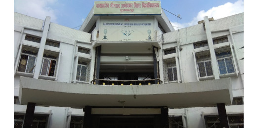 विश्वविद्यालय के कर्मचारियों को वर्दी पहनने की आदेश