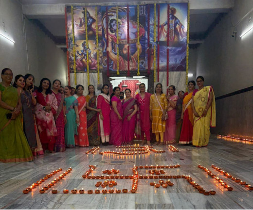 माहेश्वरी महिला समिति ने श्री लक्ष्मी नारायण मंदिर में मनाई देव दीपावली