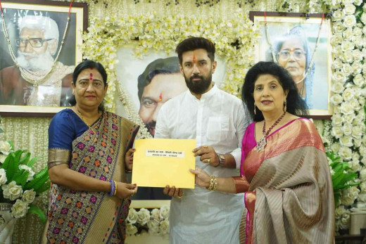 चिराग पासवान ने वीणा देवी को दिया सिंबल, जीत की दी शुभकामनाएं 
