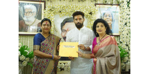 चिराग पासवान ने वीणा देवी को दिया सिंबल, जीत की दी शुभकामनाएं