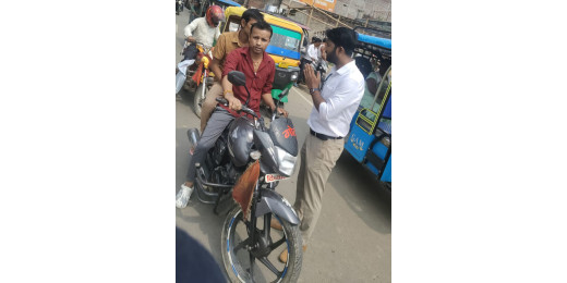 हेलमेट जागरूकता अभियान : बिना हेलमेट चालकों पर जुर्माना, सुरक्षित चालकों को सराहना