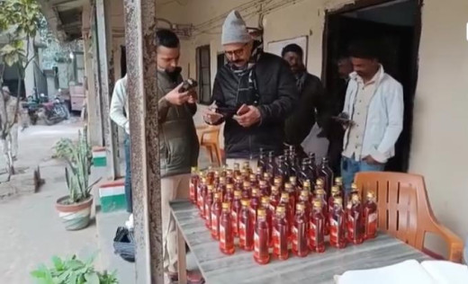 तीन शराब तस्कर समेत चार शराबी गिरफ्तार