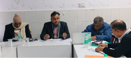 जिलाधिकारी की अध्यक्षता में सदर अस्पताल में स्वास्थ्य सेवाओं की समीक्षा बैठक