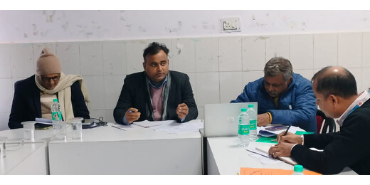 जिलाधिकारी की अध्यक्षता में सदर अस्पताल में स्वास्थ्य सेवाओं की समीक्षा बैठक