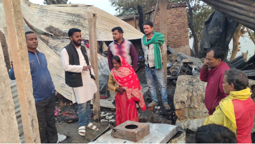 नाजीपुर गांव में लगी भीषण आग, चार घर जलकर राख