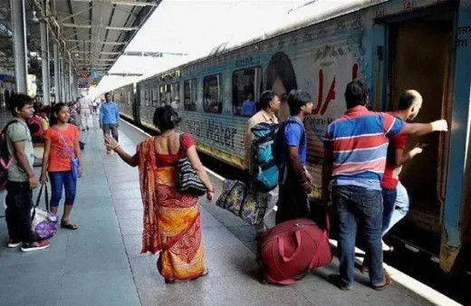 ट्रेन में वेटिंग टिकट पर सफर करने वालों के लिए बड़ी खबर, जान लें नहीं तो परेशानी में पड़ जाएंगे