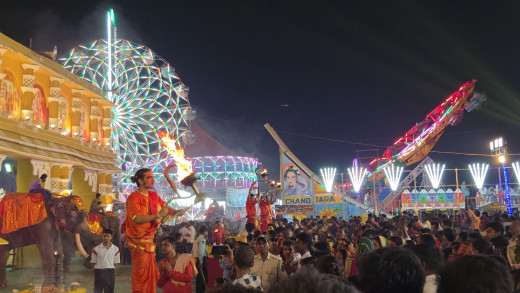 अर्जुन बाबू मेला में उमड़ा आस्था का सैलाब, बनारस की भव्य महाआरती में हजारों श्रद्धालु हुए शामिल