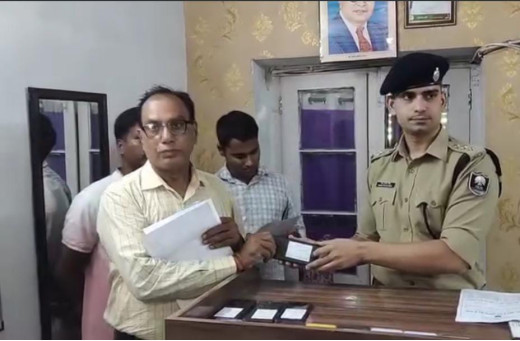 ऑपरेशन मुस्कान के तहत 14 लोगों को मिले गुम हुए मोबाइल, चेहरों पर लौटी मुस्कान
