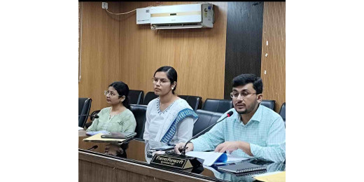जिलाधिकारी ने राशन वितरण और अन्य योजनाओं के शत प्रतिशत क्रियान्वयन के दिए सख्त निर्देश