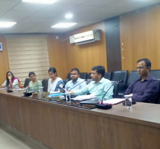 जिलाधिकारी की अध्यक्षता में खेलकूद और शहरी विकास को लेकर बैठक