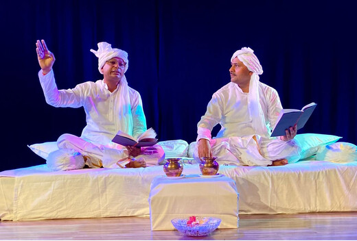 पटना में मंचित हुआ 'तोता द पैरट स्टोरी', शिक्षा व्यवस्था पर तीखा सवाल छोड़ गया नाटक