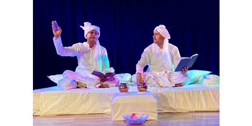 पटना में मंचित हुआ 'तोता द पैरट स्टोरी', शिक्षा व्यवस्था पर तीखा सवाल छोड़ गया नाटक