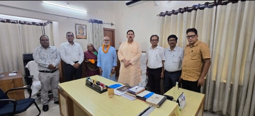 सेवानिवृत्ति पर सम्मानित हुए प्रो. सरोज वर्मा और चिंता देवी, कुलपति ने सौंपे पेंशन दस्तावेज