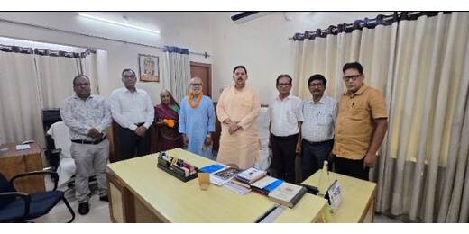 सेवानिवृत्ति पर सम्मानित हुए प्रो. सरोज वर्मा और चिंता देवी, कुलपति ने सौंपे पेंशन दस्तावेज