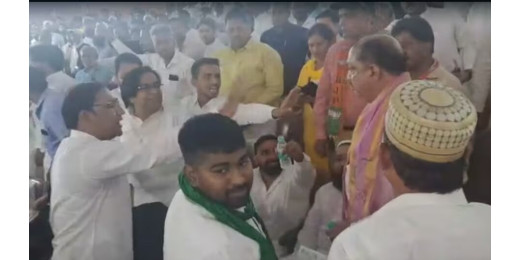 BJP और AIMIM के पार्षदों ने जमकर काटा बवाल, हाथापाई तक आई नौबत