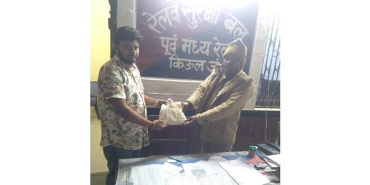 आरपीएफ किऊल ने खोए हुए सामान को यात्री को लौटाया, ऑपरेशन अमानत के तहत कार्यवाई