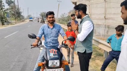 मैट्रिक परीक्षा के दौरान बाइक सवारों से हेलमेट पहनने का अनुरोध
