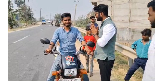 मैट्रिक परीक्षा के दौरान बाइक सवारों से हेलमेट पहनने का अनुरोध
