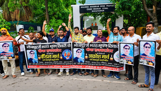 मुजफ्फरपुर में भरत तिवारी को कैंडल मार्च निकालकर दी गई श्रद्धांजलि, न्याय की मांग तेज