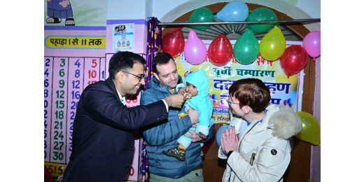 मोतिहारी पहुंचे स्पेनिश दंपति ने 12 माह के रौनक को अपनाया