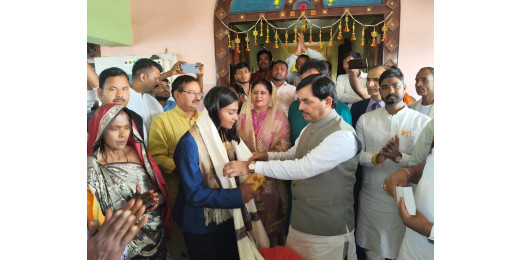 खो-खो चैंपियन मोनिका साह को शाहनवाज हुसैन ने किया सम्मानित