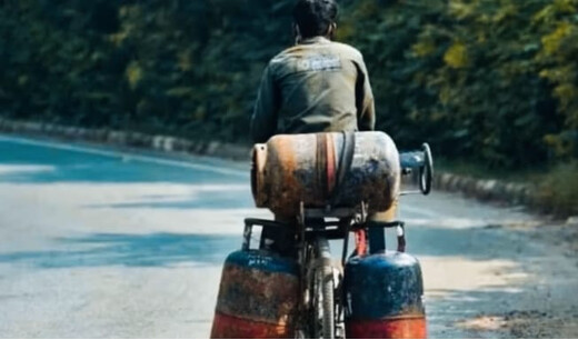 2026 के पहले दिन ग्राहकों को लगा तगड़ा झटका, LPG सिलेंडर 111 रुपया हुआ महंगा