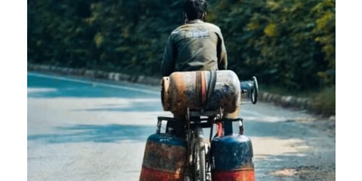 2026 के पहले दिन ग्राहकों को लगा तगड़ा झटका, LPG सिलेंडर 111 रुपया हुआ महंगा