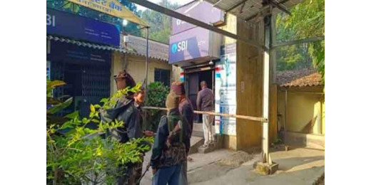 गैस कटर से एटीएम काटने की कोशिश, 12 लाख रुपये जलकर राख