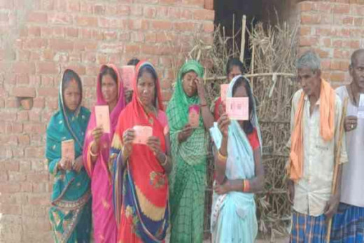  पीडीएस दुकानदार ने अंगूठा लगवाकर नहीं दिया राशन, ग्रामीणों ने जताया विरोध