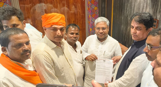 संजर आलम ने सौंपी मांग-पत्र, अमित कुमार और बसंत मांझी को टिकट देने की रखी माँग