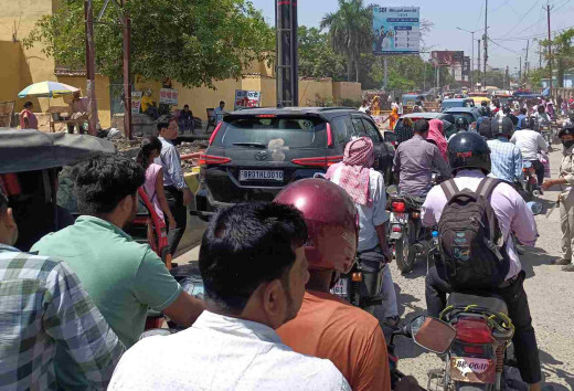 स्मार्ट सिटी के तहत हो रहे निर्माण कार्यों से शहर में बढ़ी ट्रैफिक की समस्या
